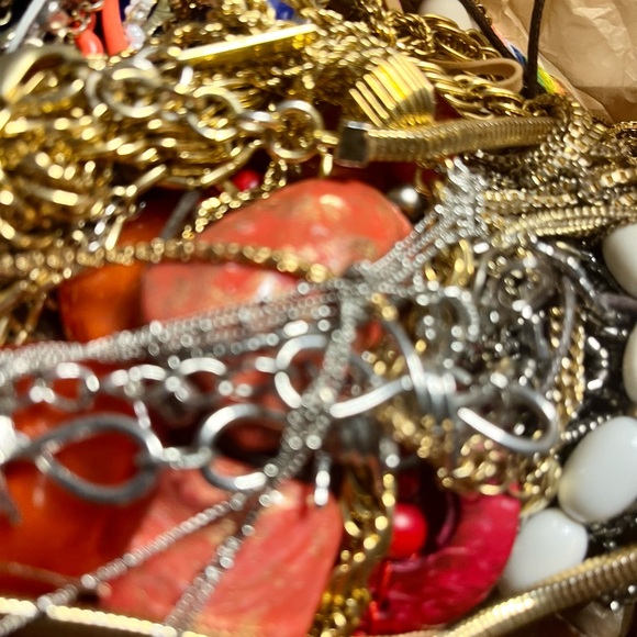 Old junk jewelry - Picture 2 of 3